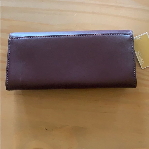 Michael Kors Carryall Leather Wallet - Picture 3 of 3